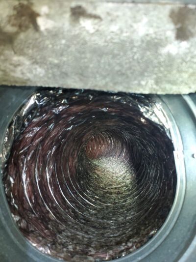 Flexible duct interior with heavy buildup